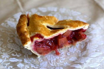 strawberry rhubarb pie